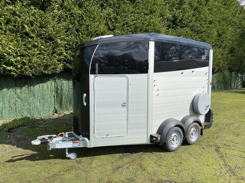 Photo of Ifor Williams HBX511 Double Horse Trailer