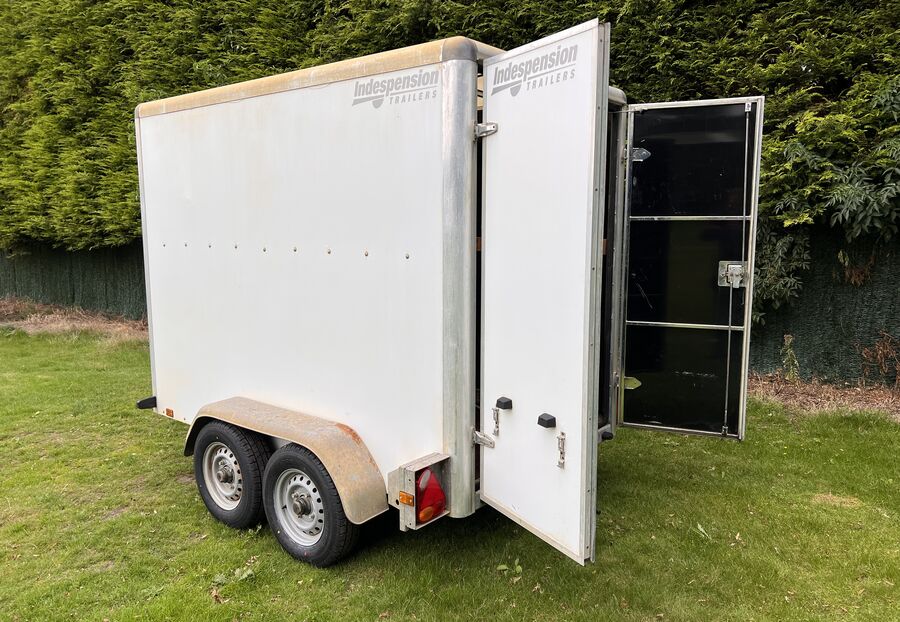 Used Indespension TAV4 Twin Axle Enclosed Trailer